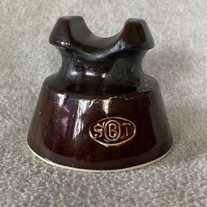 SBT BROWN SADDLEBACK CERAMIC INSULATOR